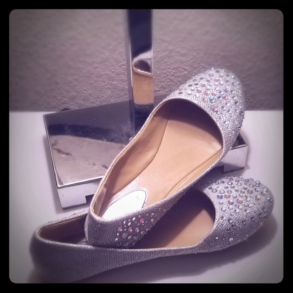 FOREVER round toe flats with rhinestone